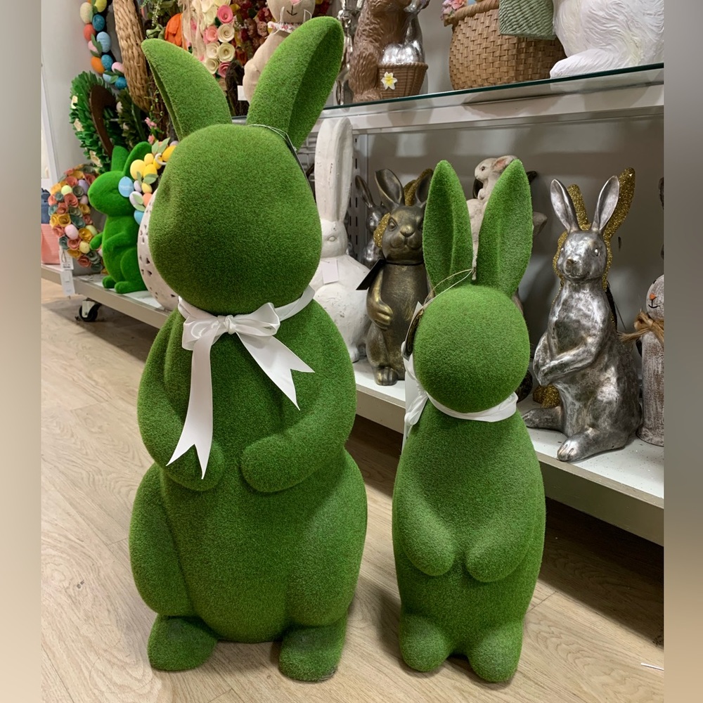 Flocked giant mossy bunnies set